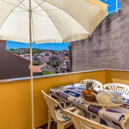 Tin 2 Lägenhet Vrbnik Exteriör bild
