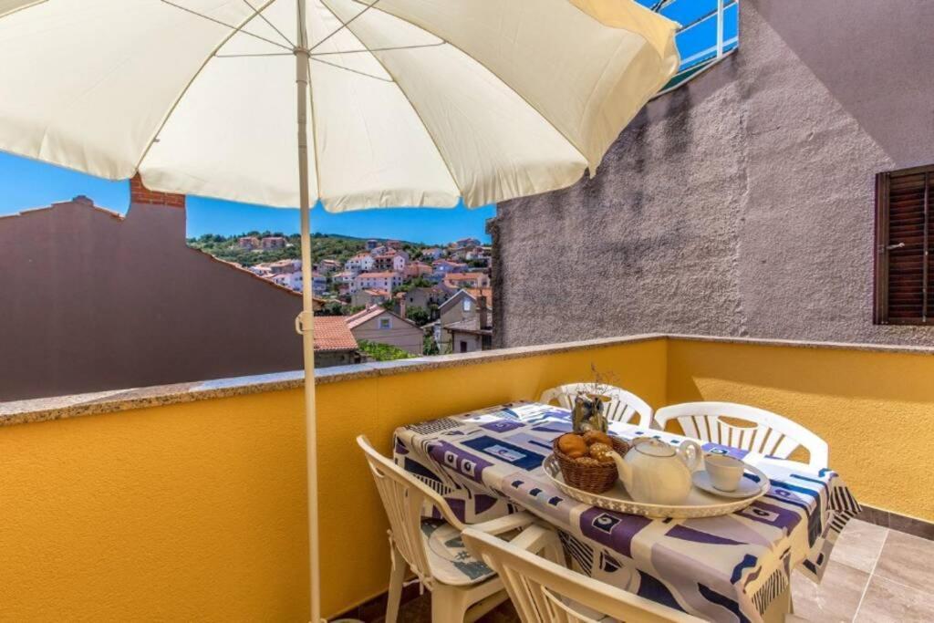 Tin 2 Lägenhet Vrbnik Exteriör bild