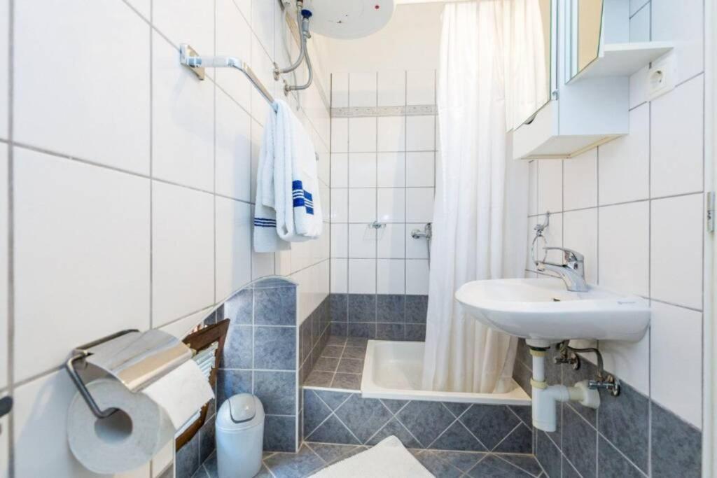 Tin 2 Lägenhet Vrbnik Exteriör bild