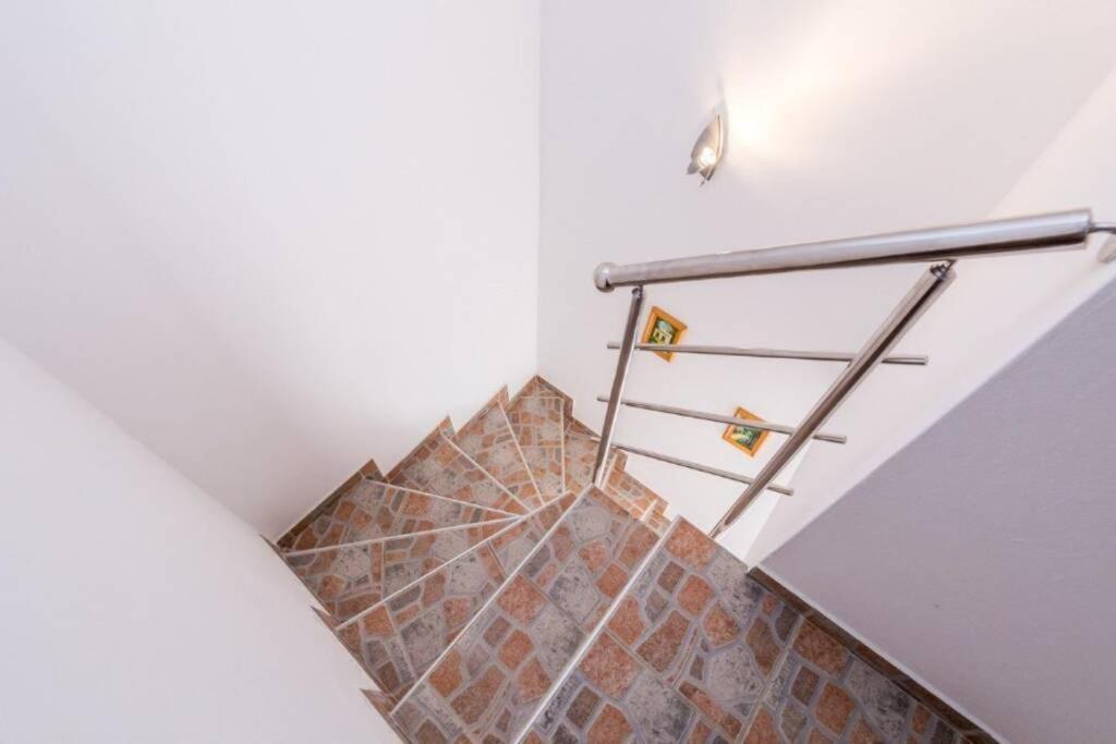 Tin 2 Lägenhet Vrbnik Exteriör bild